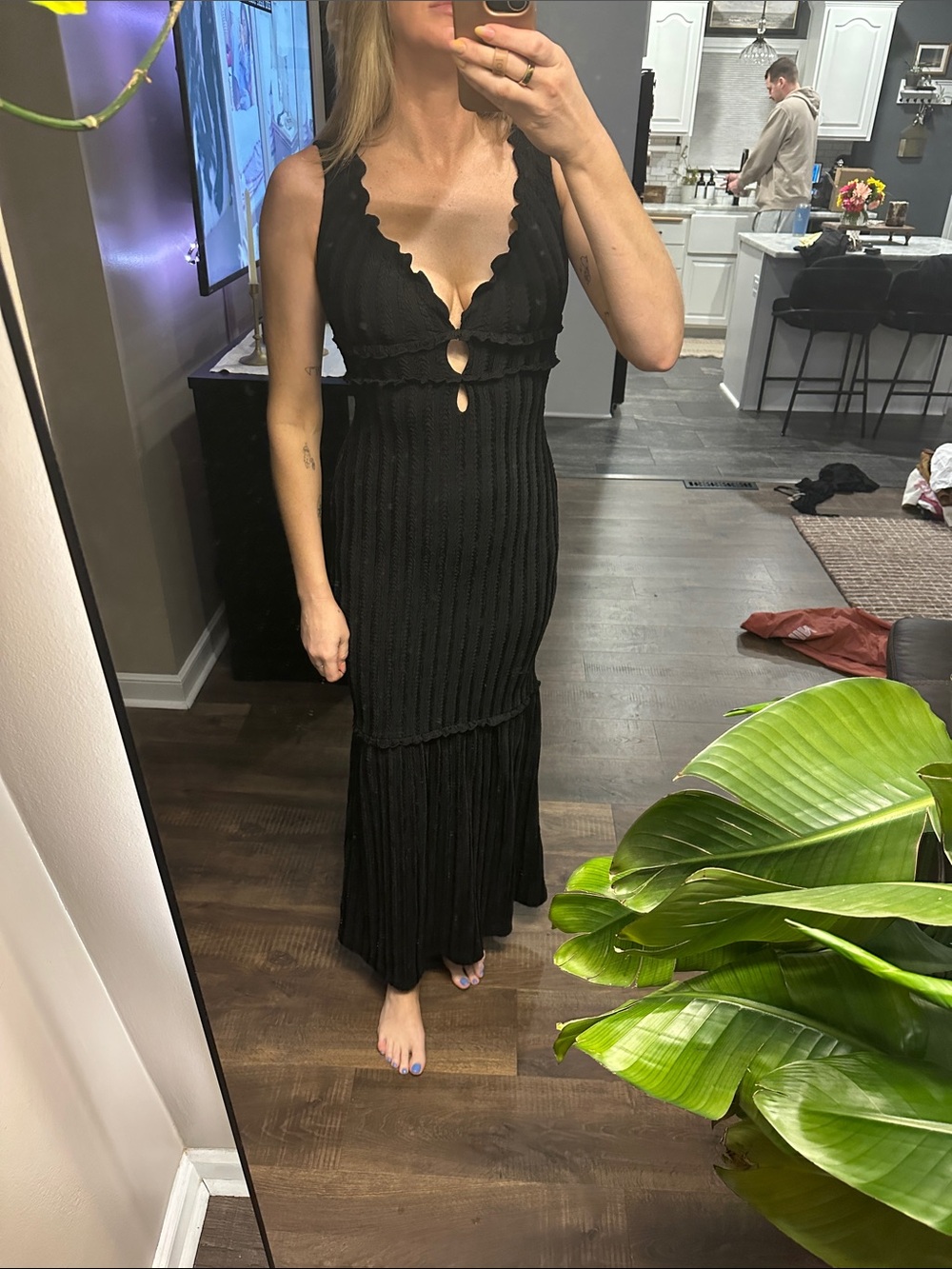 Meshki Black Sleeveless Maxi Dress with Scalloped V-Neck - Picture 1 of 3